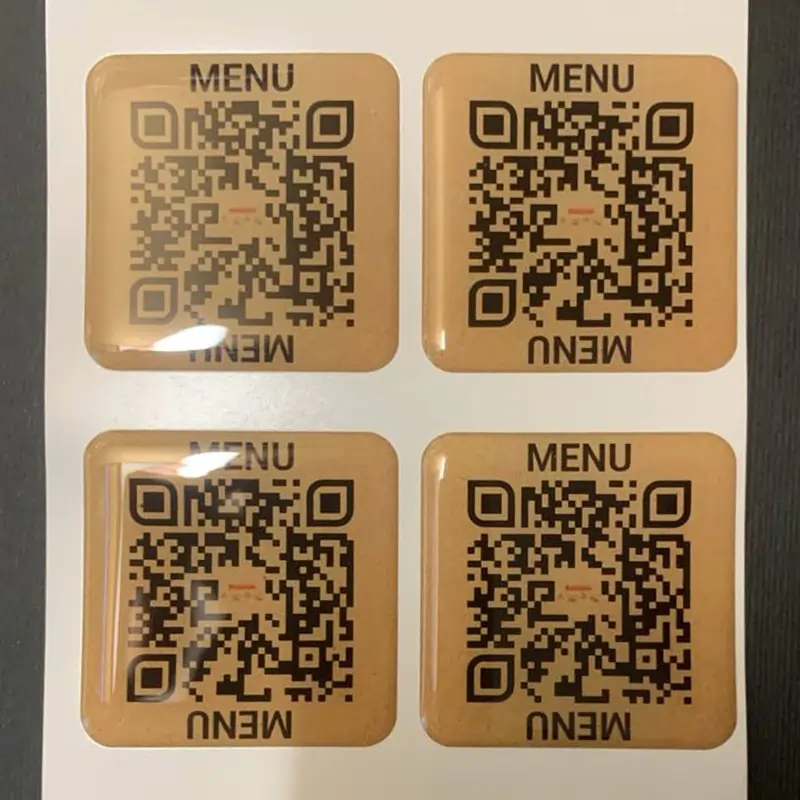 Об’ємні стікери з QR-кодом для меню ресторану з епоксидною заливкою